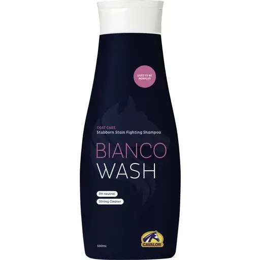 Bianco Wash horse stain removal shampoo in a 500ml black bottle, ideal for brightening coats and removing manure, grass, and urine stains.