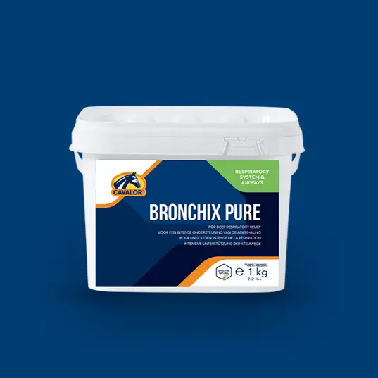 Cavalor BRONCHIX PURE 1kg equine respiratory supplement, promotes deep cleansing and soothing of horse airways naturally.
