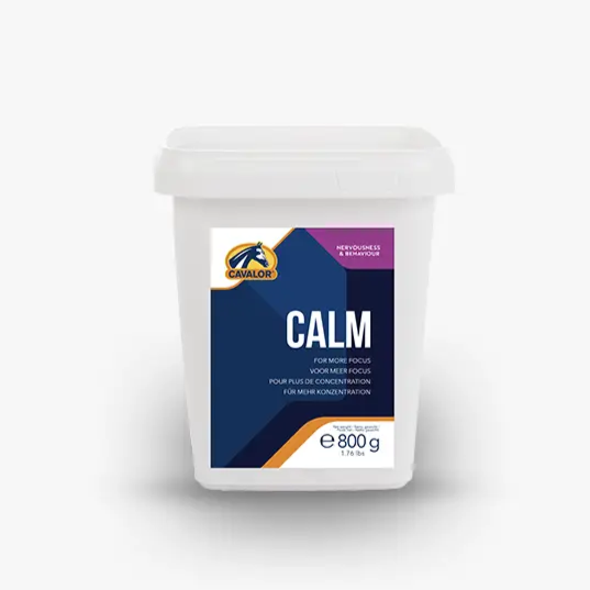 Cavalor Calm 800g equine supplement for nervousness and behavior, supports horse relaxation and mental focus during recovery.