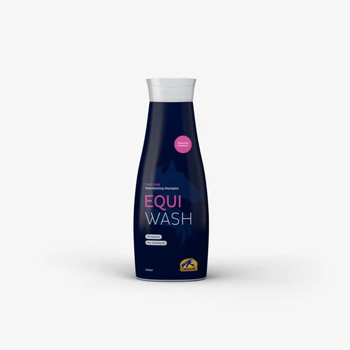Cavalor Equi Wash 500 ml bottle, revitalizing horse shampoo with pro-vitamin B5 for coat care. Perfect for maintaining a shiny, healthy equine coat.