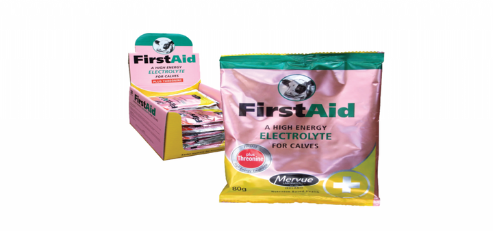 FIRST AID electrolyte solution for calves in 80g sachet, designed to support recovery and healthy growth in animals. High-energy pet supplement.