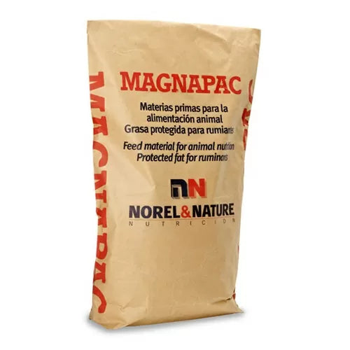 MAGNAPAC nutritional supplement bag for dairy cows, featuring fat-protected formula to support energy needs during early lactation phase.