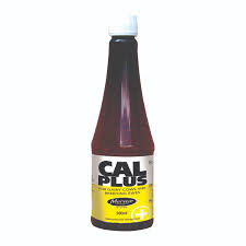 CAL PLUS calcium supplement for cows in lactation, 500ml bottle with yellow and white label, ideal for animal health support.