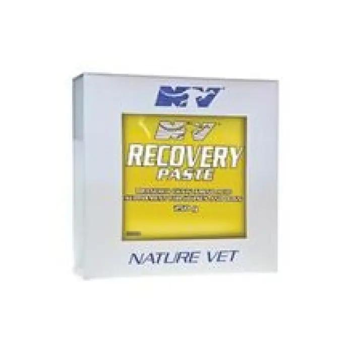 Nature Vet RECOVERY PASTE supplement for camels and horses, designed to boost energy and muscle recovery after intense workouts.